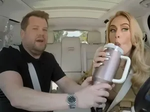 Ini Tumbler Viral Adele di Carpool Karaoke Terakhir, Bukan Corkcicle Ini Tumbler Viral Adele di Carpool Karaoke Terakhir, Bukan Corkcicle