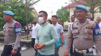 Potret AKBP Achiruddin yang Tak Diborgol saat Digiring ke Ruang Pemeriksaan