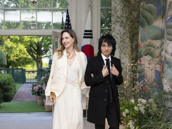 7 Momen Langka Maddox, Putra Jolie-Pitt yang Telah Dewasa Muncul ke Publik