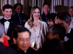 Angelina Jolie Gabung di Tim Produksi Broadway The Outsiders