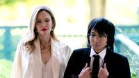 Gaya Anggun Angelina Jolie Ajak Anak Bertemu Joe Biden