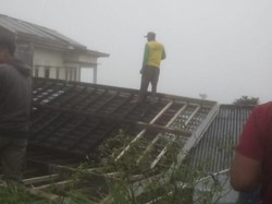 Angin Kencang Sapu Kalikajar Wonosobo, Belasan Rumah Warga Rusak