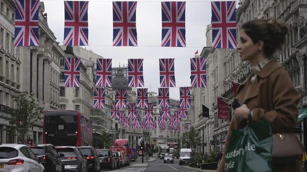 Bendera Britania Raya Hiasi Kota London Jelang Penobatan Raja Charles