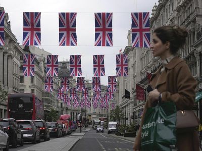 Bendera Britania Raya Hiasi Kota London Jelang Penobatan Raja Charles