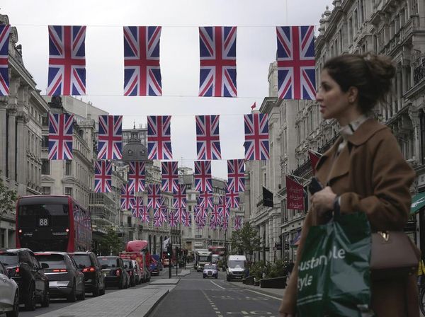 Bendera Britania Raya Hiasi Kota London Jelang Penobatan Raja Charles