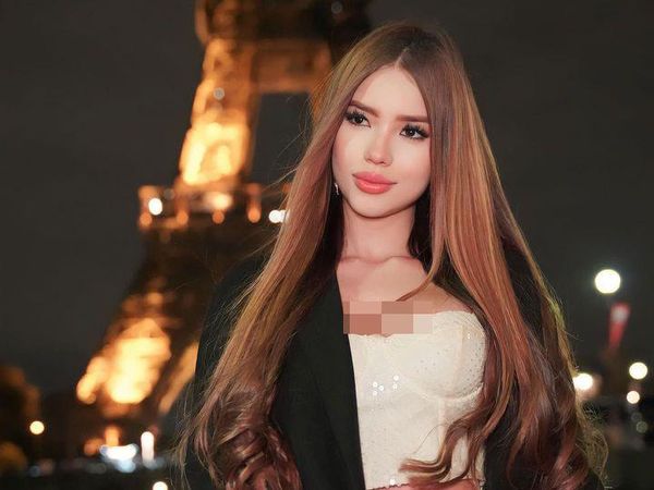 Potret Wanita yang Mengaku Kecantikannya Sempurna, Sering Dikira Sex Doll