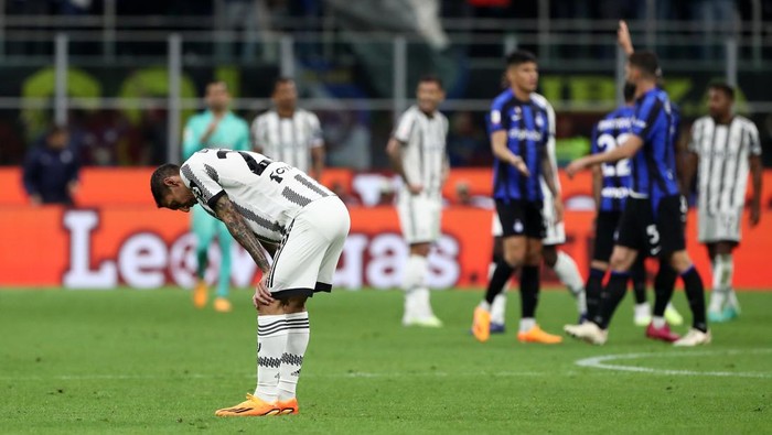 MILAN, ITALY - APRIL 26: Angel Di Maria of Juventus looks dejected after the Coppa Italia Semi Final between FC Internazionale and Juventus FC at Giuseppe Meazza Stadium on April 26, 2023 in Milan, Italy. (Photo by Marco Luzzani/Getty Images)