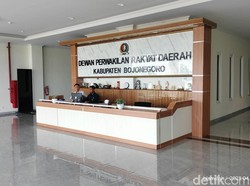 Anggota DPRD Bojonegoro yang Diviralkan Mangku Cewek Open BO Buka Suara