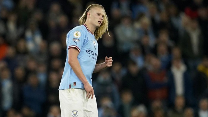 Erling Haaland Manchester City's Erling Haaland lets his hair loose during the English Premier League soccer match between Manchester City and Arsenal at Etihad stadium in Manchester, England, Wednesday, April 26, 2023. (AP Photo/Dave Thompson)