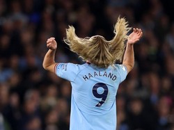 Haaland sudah beberapa tahun belakangan ini dikenal dengan rambut blonde panjangnya. Foto: Getty Images/Catherine Ivill