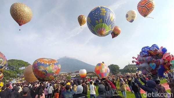 Potret Warna-warni Festival Balon Udara di Temanggung