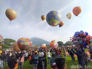 Potret Warna-warni Festival Balon Udara di Temanggung Potret Warna-warni Festival Balon Udara di Temanggung