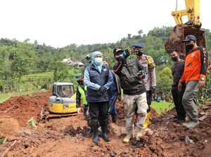 Gubernur Khofifah Dorong Sosialiasi Desa Tangguh untuk Kurangi Risiko Bencana Gubernur Khofifah Dorong Sosialiasi Desa Tangguh untuk Kurangi Risiko Bencana