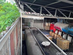 Polisi Cek Gudang Solar Diduga Milik AKBP Achiruddin Hari Ini Polisi Cek Gudang Solar Diduga Milik AKBP Achiruddin Hari Ini