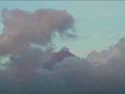 Gunung Semeru Erupsi, Warga Diminta Waspadai Potensi Awan Panas