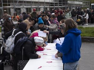 Harga Makanan Naik, Warga Jerman Antre Sembako Gratis di Berlin