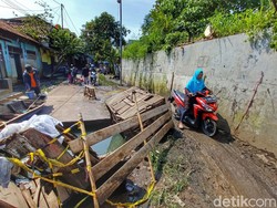 Jalan Penghubung 2 Desa di Bandung Ambles gegara Hujan Deras