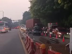 Ada Perbaikan Jalan, Lalin Depan Grand Cakung Bekasi Arah Jakarta Macet