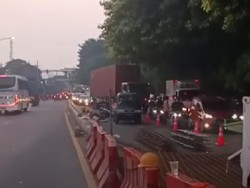 Ada Perbaikan Jalan, Lalin Depan Grand Cakung Bekasi Arah Jakarta Macet