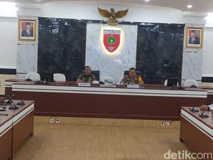 Kapolda Sulsel Siap Sanksi Anggota Melanggar Usai Polres Jeneponto Diserang Kapolda Sulsel Siap Sanksi Anggota Melanggar Usai Polres Jeneponto Diserang