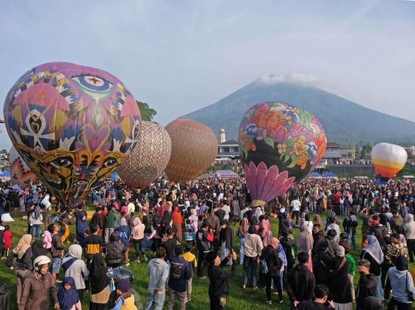 Meriahnya Festival Balon Udara Tradisional di Temanggung
