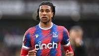 Michael Olise - Crystal Palace. Posisi main Olise sejatinya di sisi kanan depan, tapi hal ini bisa membuat Alejandro Garnacho menempati kiri depan MU -- posisi favorit si pemain muda asal Argentina. Foto: Getty Images/Sebastian Frej/MB Media