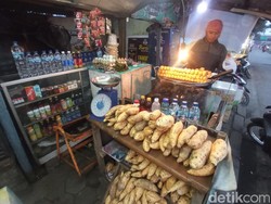 Laris Manis Tahu Sumedang di Arus Balik Jabar 2023