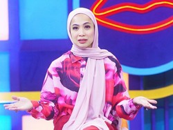 Feni Rose Berkaca-kaca Ungkap Alasan Pilih Berhijab