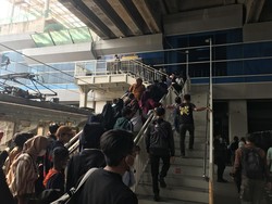 Tangga Tambahan di Stasiun Manggarai Selesai Dibangun, Warga: Permudah Transit