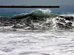 Peringatan Dini BMKG Makassar: Waspada Gelombang Tinggi di Sulsel hingga 22 Januari