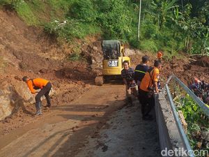 Longsor di Paseh Bandung: 7 Motor Masih Tertimbun