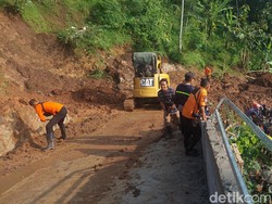 Longsor di Paseh Bandung: 7 Motor Masih Tertimbun