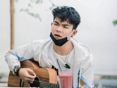 Resmi Menikah, Intip Momen Tri Suaka Nongkrong di Kafe hingga Warkop