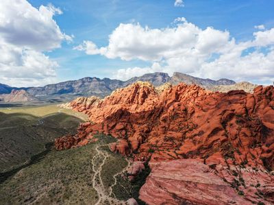 Serunya Menjelajahi Ngarai Batu Merah yang Ajaib di Nevada