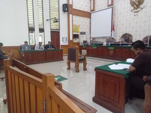 Hakim Tolak Eksepsi Jaksa, Praperadilan SPI Unud Dilanjutkan Hakim Tolak Eksepsi Jaksa, Praperadilan SPI Unud Dilanjutkan