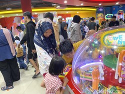 Area Bermain Dalam Ruangan Masih Diserbu Warga Sukabumi