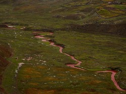 Ada Fenomena Alam Tak Biasa di Peru, Sungai yang Airnya Merah