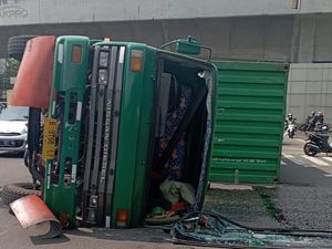 Ada Truk Terguling, Lalin Kelapa Gading Menuju Cempaka Putih Macet