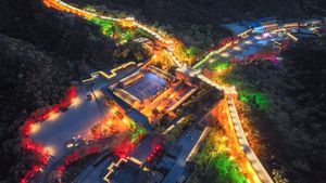 Tur Malam di Tembok China, Indahnya Kebangetan