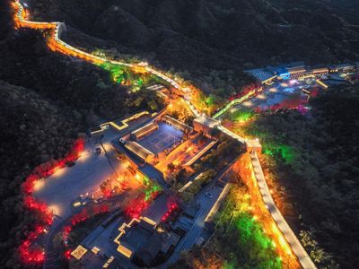 Tur Malam di Tembok China, Indahnya Kebangetan