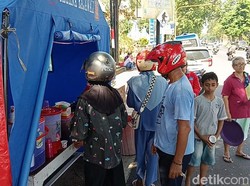 Relawan Nasrani Pasuruan Buka Dapur Air Minum Gratis untuk Pemudik