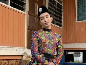 Viral Gaya Pria Melayu Pakai Baju Lebaran Renda bak Wanita, Dihujat Netizen Viral Gaya Pria Melayu Pakai Baju Lebaran Renda bak Wanita, Dihujat Netizen