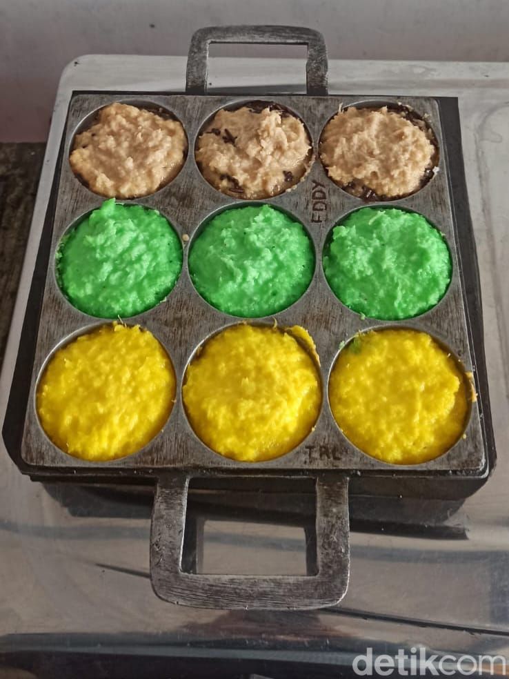 Wingko warna-warni khas Lamongan