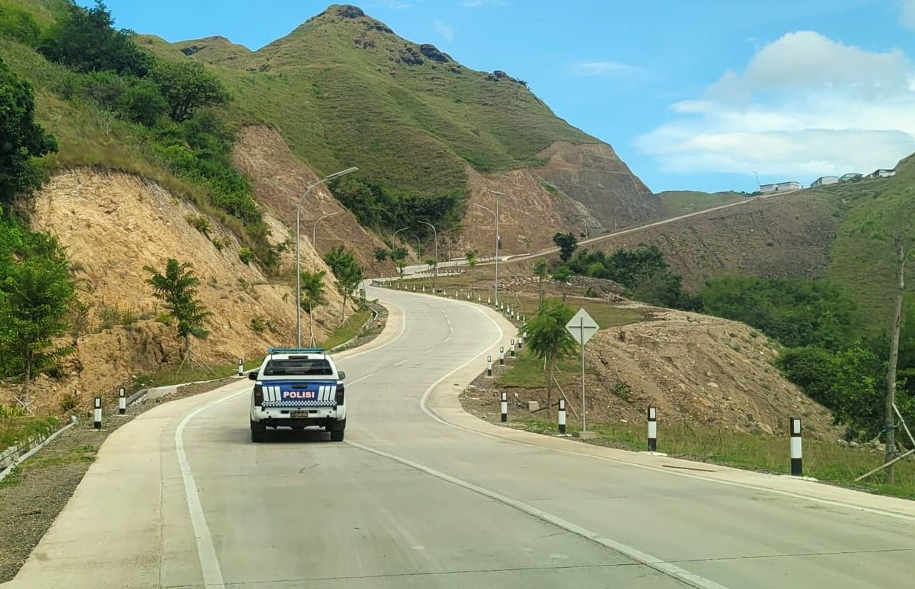 Menteri Pekerjaan Umum dan Perumahan Rakyat (PUPR) Basuki Hadimuljono meninjau pekerjaan infrastruktur dan fasilitas yang akan digunakan untuk mendukung pelaksanaan Konferensi Tingkat Tinggi (KTT) ASEAN ke-42 mulai 9 hingga 11 Mei 2023 mendatang di Labuan Bajo dan Tana Mori, Provinsi Nusa Tenggara Timur (NTT).