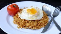 Sahur Mepet Cuma Makan Mi Instan? Ini yang Akan Terjadi di Tubuh Selama Puasa