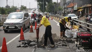 Ada Perbaikan Jalan di KH Abdullah Syafei Tebet, Begini Kondisinya