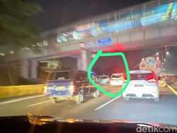 Avanza Kecelakaan Tunggal di Tol Waru, Arus Lalin Tersendat