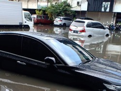 Banjir di Mayjend Sungkono Hari Ini Disebut Lebih Parah dari 3 Tahun Lalu
