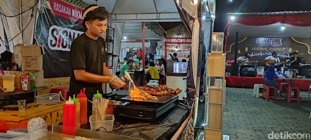 Festival Kuliner Pulang Semarang di Kota Lama Semarang, Jumat (28/4/2023).