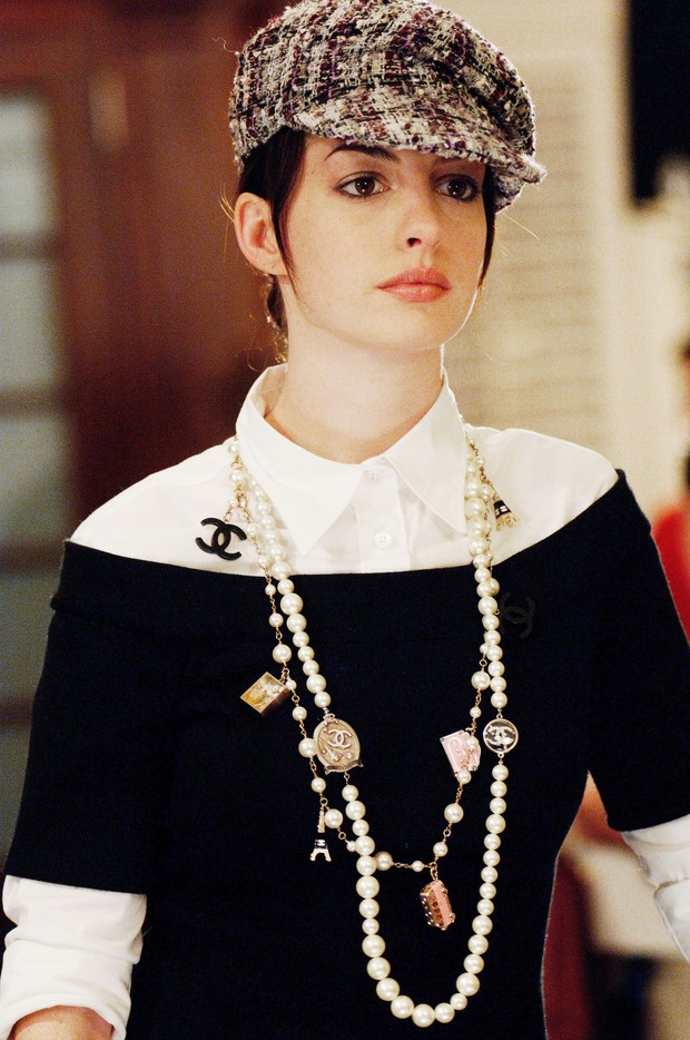 Chanel multilayer pearl necklace di film The Devil Wears Prada/